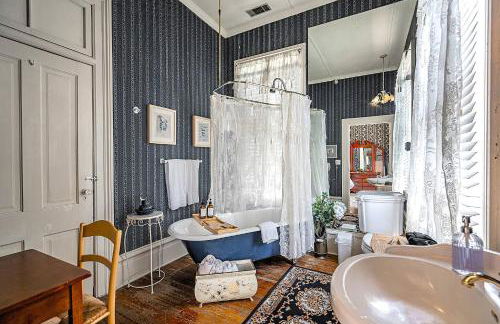 Master King Room Victorian with Private Bathroom in a Historic house - Foto 1