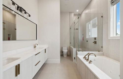 La Villa Nadia - Lakefront Luxury Vacation Rental in Destiny with Private Pool - Foto 36