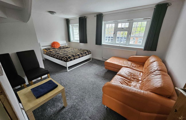 SnoozeDen Westmead – Windsor Castle & Legoland - Foto 33