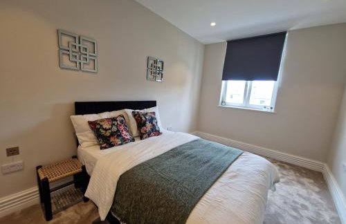 2 Bedroom Lux Apartment in Hendon- New Build - Photo 3