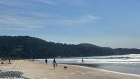 Novíssimo! Charmoso e a 3 minutos a pé da praia - Foto 2