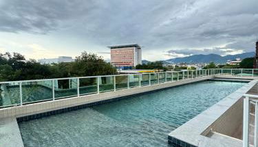 Ap próx ao shopping com garagem, piscina e ar - Foto 4