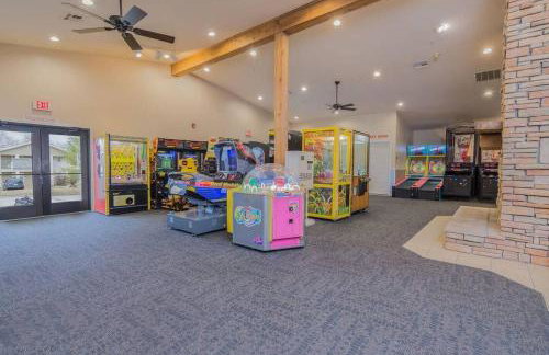 Retreat @ the Hills w/ Pets and Game Room - Foto 24