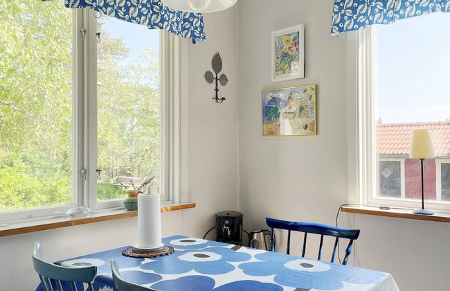 4 Person Holiday Home in Hallstavik - Foto 7