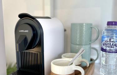 Beautiful Garden Room with Private Entrance - Foto 10