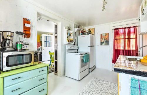 Oceanfront White Stone Cottage w/ Private Beach! - Photo 8