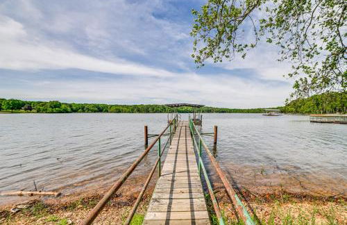 Modern Kentucky Lake Home with Deck, Dock, View - Foto 24