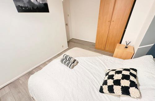 Spacious Luton Airport Accommodation - Perfect for Contractors, Families, Tourists & Long Stays - Foto 13
