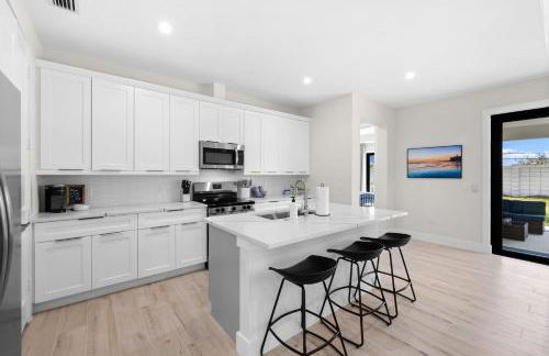 Colorful retreat near beach and pickleball courts - Foto 30