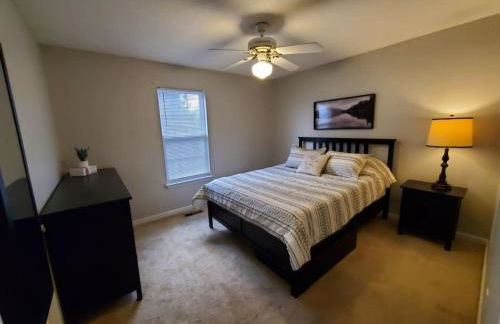 Lovely 5 Bedrooms, 3 Full Baths Home Near Parks! - Foto 21