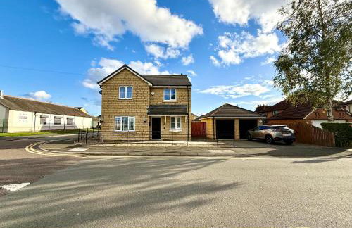 Elysian Escape, modern 5 bedroom house - Photo 2