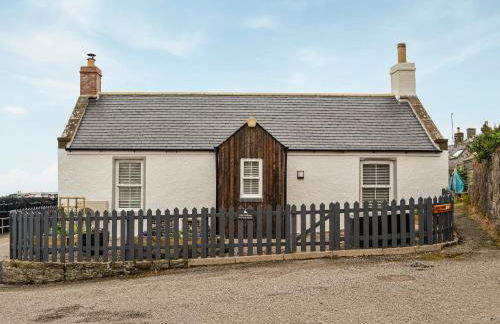 Fifie Cottage - Photo 1