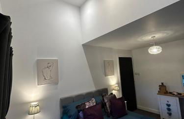 Cannons Loft Central Buxton, Duplex loft 3 bedroom Set over 3 floors stairs no lift sleeps 5 - Photo 28