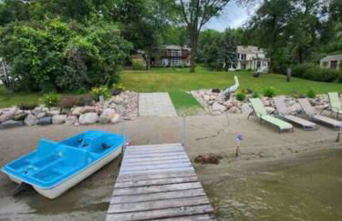 Lake Cabin; Renovated, Flat Lot, Dock, Sandy Beach, Many Games and Lake Toys! - Foto 62