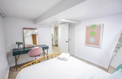 Retro 2 bedroom basement APT with free parking - Foto 13