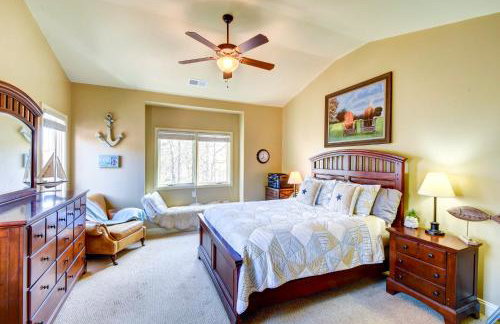 West Union Townhome with Patio and Lake View - Foto 18