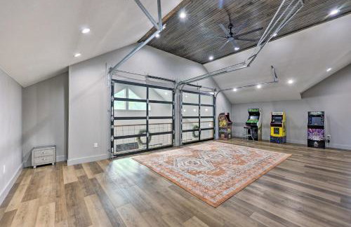 Lavish Riverfront Escape with Gas Grill! - Foto 34