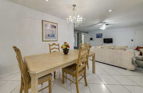 Canal-Front Gem with Pool 3 Mi to Hard Rock Stadium - Foto 10