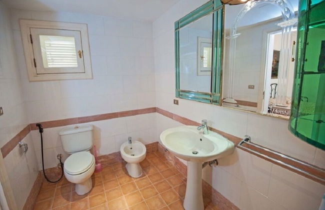 Chic 4-Bedroom White Villa for Rent in El Gouna Egypt - Foto 12