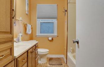 Super Cute & Cool Home with 65Inch TV 2Baths 4 Bedrooms 2King Beds BBQ Grill Fenced Backyard - Foto 15