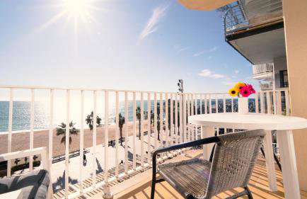 Seahomes Vacations - Amazing Seafront Apt & PKG - Foto 1