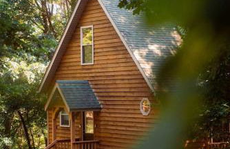 Cheerful Two Bdrm Cabin with Hot Tub & Pet Friendly - Foto 42