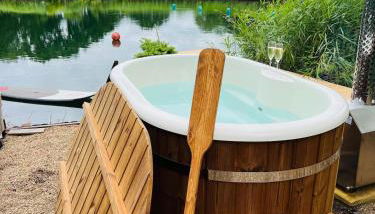 Cosy Mirrored House next to a Magical Swimming Lake - Foto 1