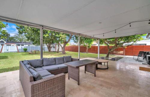 Tropical Park Oasis Peaceful Miami Family Home - Photo 29