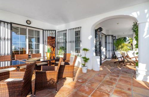 Urb Villa with pool by Costarentals- Ref 139 - Photo 29