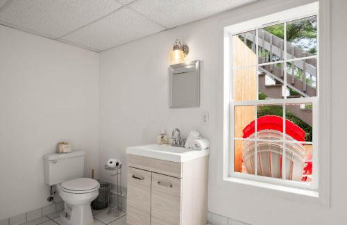 Pond Front Home w Game Room Dog Friendly - Foto 26