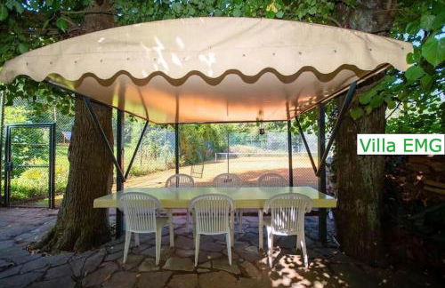 Luxus Ferienhaus Villa EMG Dortmund in Ennepetal, nah Düsseldorf, Köln mit Tennis Court, Garten, Kamin für Familien Gruppen bis 20 Personen - Foto 56