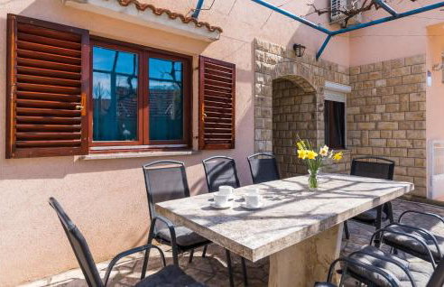 Awesome Home In Tinj With Jacuzzi - Photo 12