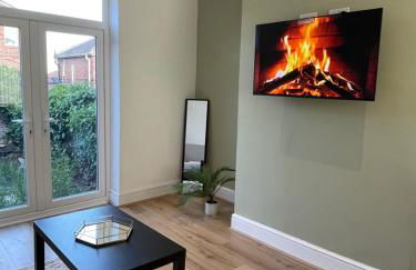 Whole House Modern Two Bedroom in Newcastle - Free Parking - Foto 1