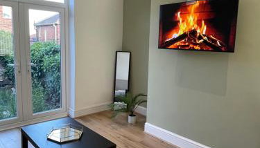 Whole House Modern Two Bedroom in Newcastle - Free Parking - Foto 1