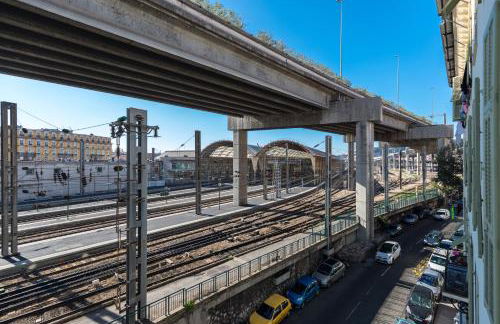 CASA REINE JEANNE- ideal groups & family -CENTRAL near train station - PARKING - New&CONFORT-AC - Foto 6