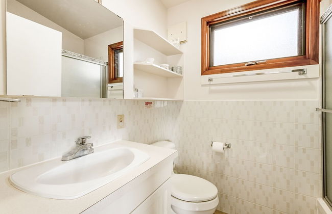 Cozy Cottage by the Lakeshore 4 - Photo 9