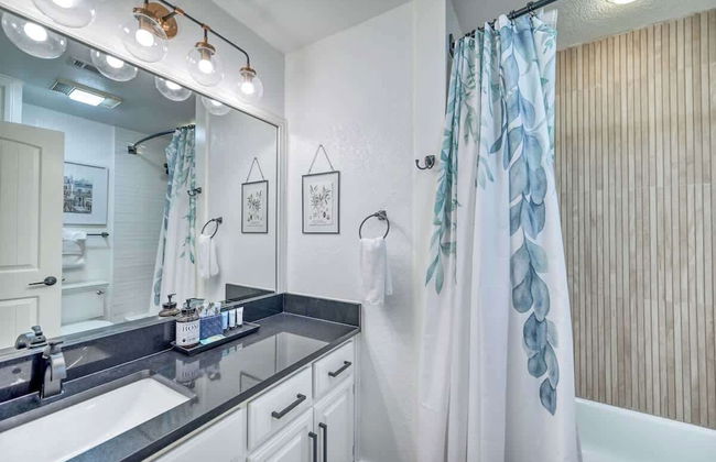 Luxurious Riverfront Condo Just 1 Blk to Schlitterbahn! - Foto 17