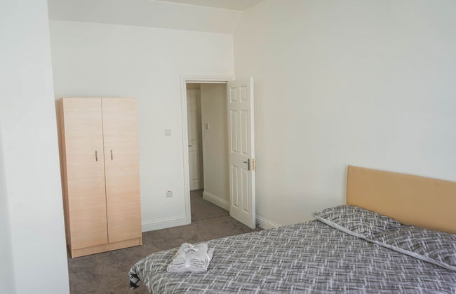 1 Bed Flat in Pedestrianized High Street - Foto 1