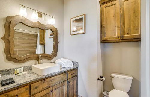 Elegant Sunset Meadow Ranch in Texas with Hot Tub - Photo 22