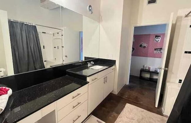 Artistico-Styled Studio Loft Sleeps 5 - Foto 18