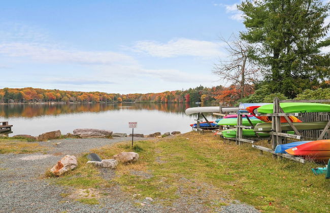 Woodland Oasis by Avantstay Hot Tub, Firepit, Walk to Lake - Photo 53