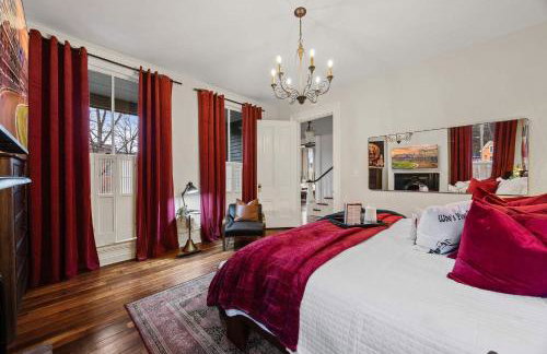 Bourbon-themed home w arcade & hot tub for groups - Foto 37