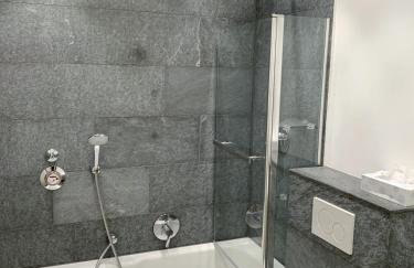 FirstClass Apartments - Photo 9