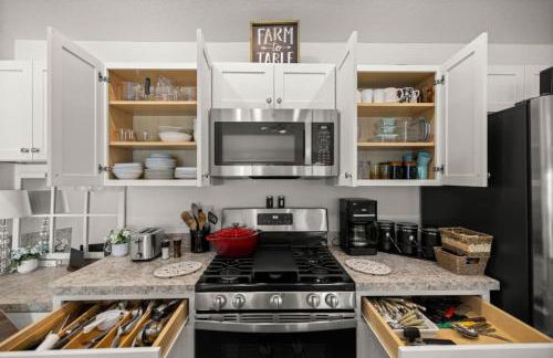 2BR Home with Golf Cart and Pool - Foto 22