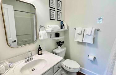 Stylish Cozy Family Cottage with Golf Cart - 1 mile to Dwntn Ocean Springs and beach - Foto 24