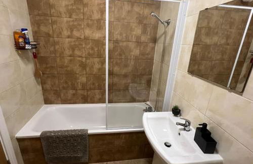 2 Bedroom Flat in Town Center Wellingborough - Photo 2