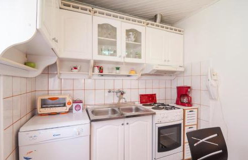 Cozy Home In Hrvace With Jacuzzi - Foto 16