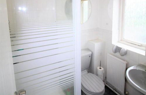 3 Bed Detached - 3 Bathrooms - Parking - Quiet - Foto 29