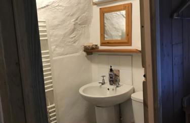 Tiny Cosy Snug - Photo 14