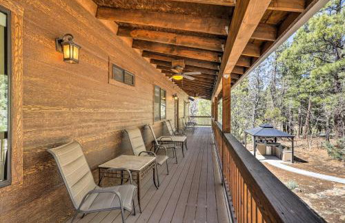 3 Mi to Rainbow Lake Home with Hot Tub and Deck - Foto 2